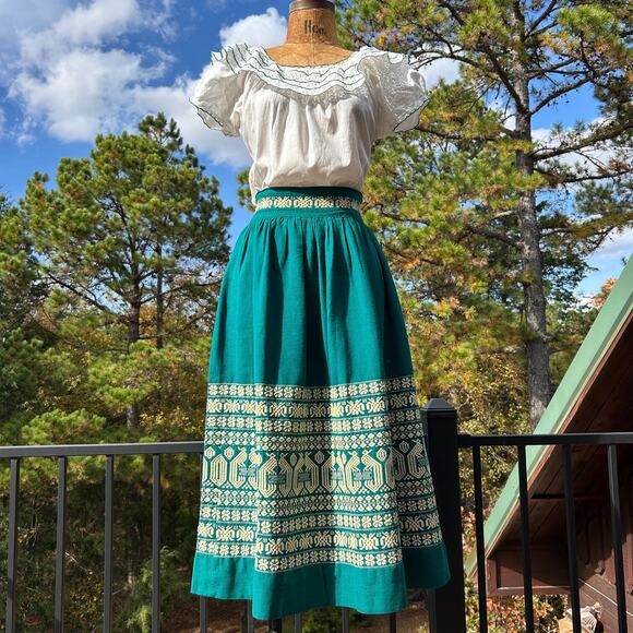 Vintage 50s Hand Woven Guatemalan Skirt + Ruffled Blouse Souvenir Set XS S - Picture 3 of 6
